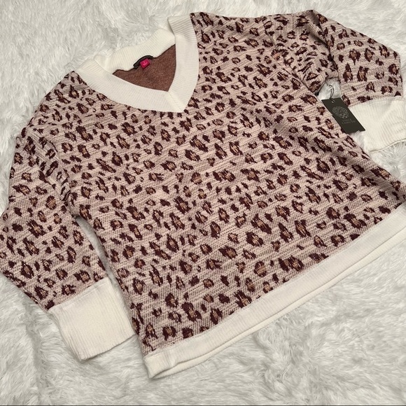 Vince Camuto Animal Print V Neck Sweater Woman’s Size Small NWT - Picture 2 of 10